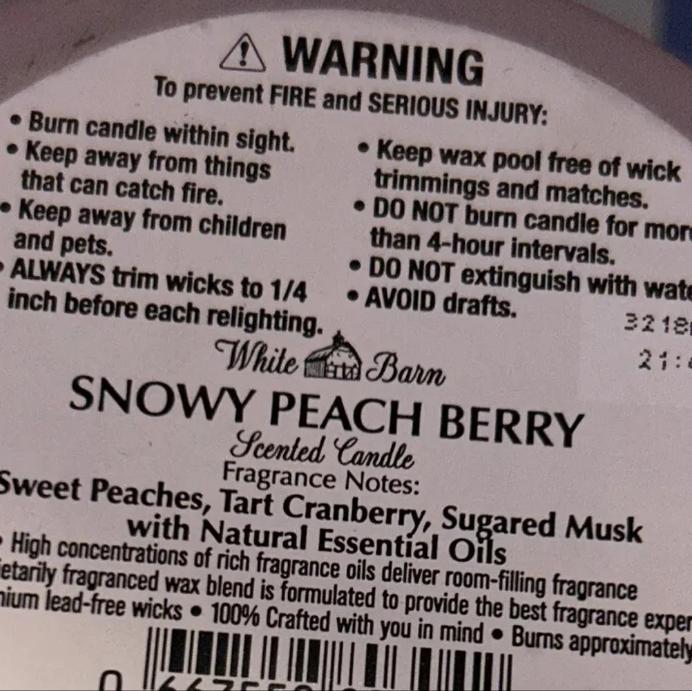 Bath & Body Works Snowy Peach Berry 3-Wick Candle - Picture 3 of 3